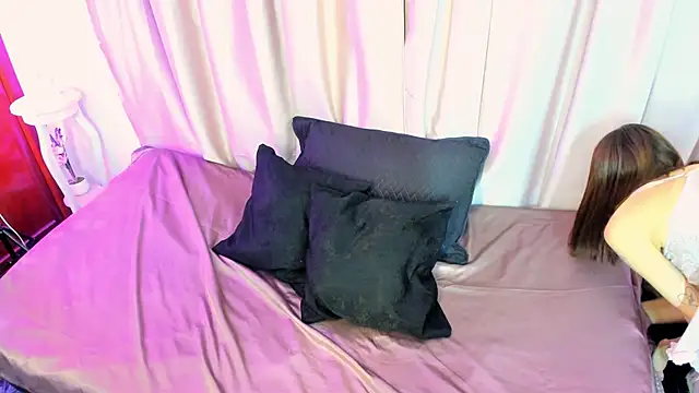 Snapshot of emily_34_ chatting on March 13, 2026, 4:17 am emily 34 online show from March 13, 2026, 4:17 am