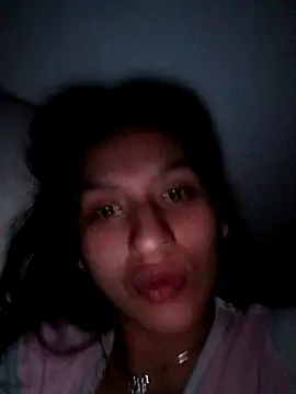 RoseeLuna online show from February 1, 2026, 4:33 am