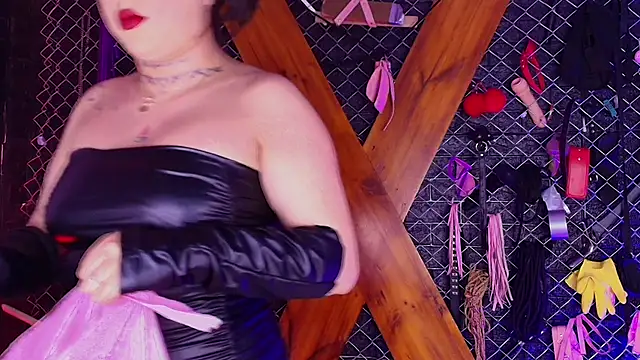 Snapshot of Miss_Juliett_bdsm chatting on March 17, 2026, 2:53 pm Miss Juliett bdsm online show from March 17, 2026, 2:53 pm