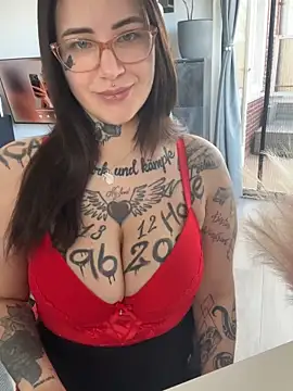 Snapshot of NyxTattoo chatting on April 9, 2026, 8:20 am NyxTattoo online show from April 9, 2026, 8:20 am