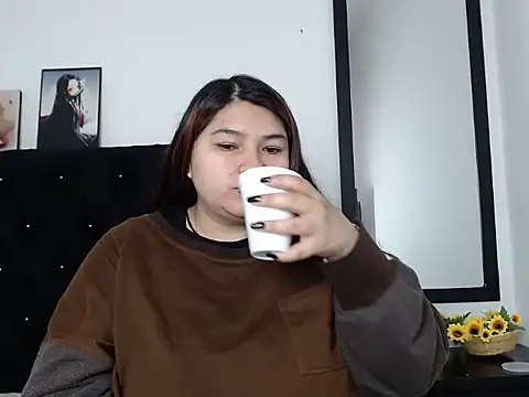 Snapshot of LauraHorny69 chatting on March 4, 2026, 1:19 pm LauraHorny69 online show from March 4, 2026, 1:19 pm