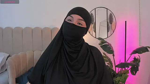 Snapshot of _Amirah chatting on August 7, 2026, 6:14 pm Amirah online show from August 7, 2026, 6:14 pm