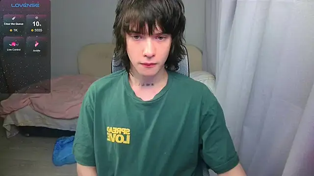 LeonBoykisser online show from May 10, 2026, 5:15 pm