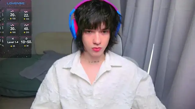 LeonBoykisser online show from April 30, 2026, 2:18 am