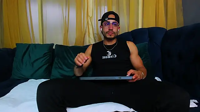 Snapshot of Vans_Ross chatting on February 11, 2026, 8:09 pm Vans Ross online show from February 11, 2026, 8:09 pm