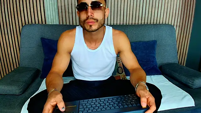 Snapshot of Vans_Ross chatting on February 6, 2026, 7:10 pm Vans Ross online show from February 6, 2026, 7:10 pm