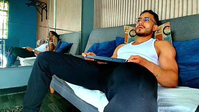 Snapshot of Vans_Ross chatting on February 18, 2026, 7:32 pm Vans Ross online show from February 18, 2026, 7:32 pm