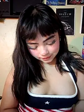 Snapshot of pinkybombon chatting on July 4, 2026, 9:41 pm pinkybombon online show from July 4, 2026, 9:41 pm