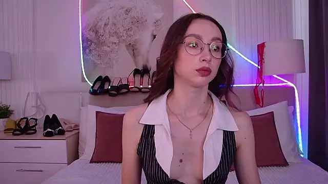 Snapshot of Emily_Simon chatting on August 5, 2026, 6:07 am Emily Simon online show from August 5, 2026, 6:07 am