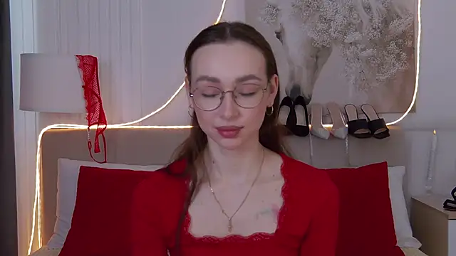 Snapshot of Emily_Simon chatting on March 6, 2026, 5:57 am Emily Simon online show from March 6, 2026, 5:57 am