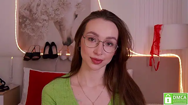 Snapshot of Emily_Simon chatting on February 15, 2026, 5:08 am Emily Simon online show from February 15, 2026, 5:08 am