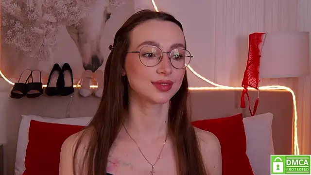 Snapshot of Emily_Simon chatting on February 13, 2026, 5:29 am Emily Simon online show from February 13, 2026, 5:29 am