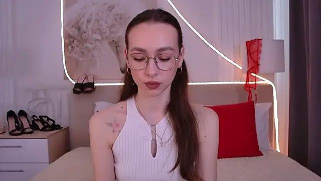 Emily Simon online show from May 18, 2026, 5:23 am