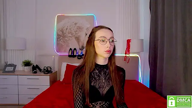 Snapshot of Emily_Simon chatting on February 11, 2026, 5:29 am Emily Simon online show from February 11, 2026, 5:29 am