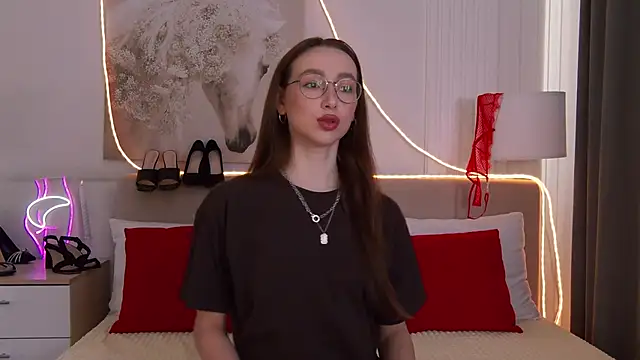 Snapshot of Emily_Simon chatting on March 19, 2026, 4:23 am Emily Simon online show from March 19, 2026, 4:23 am