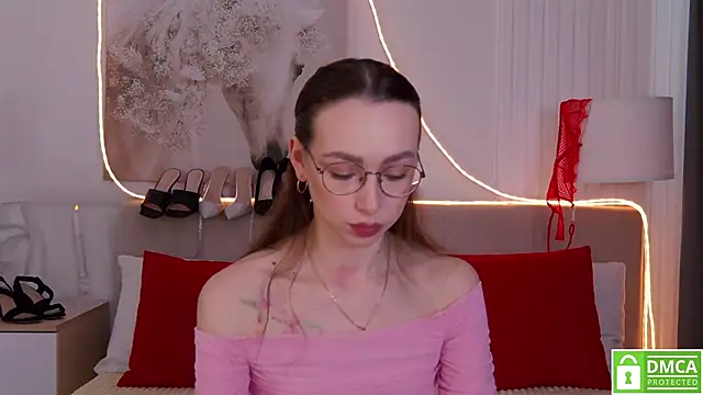 Snapshot of Emily_Simon chatting on March 7, 2026, 4:41 am Emily Simon online show from March 7, 2026, 4:41 am