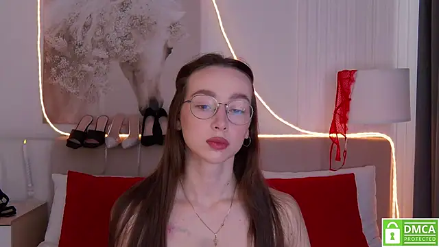 Snapshot of Emily_Simon chatting on March 2, 2026, 5:52 am Emily Simon online show from March 2, 2026, 5:52 am