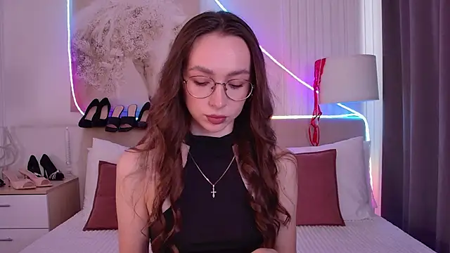Snapshot of Emily_Simon chatting on August 4, 2026, 5:45 am Emily Simon online show from August 4, 2026, 5:45 am