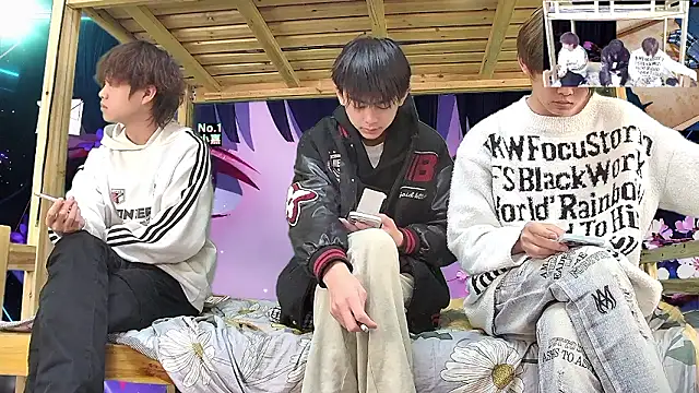 xiaohuangren01 online show from March 12, 2026, 3:34 am