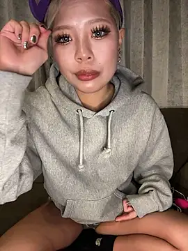 Snapshot of BADBITCHISAKI chatting on February 26, 2026, 12:49 pm BADBITCHISAKI online show from February 26, 2026, 12:49 pm