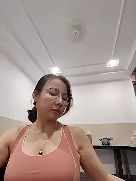 Snapshot of Famrita chatting on March 12, 2026, 2:32 pm Famrita online show from March 12, 2026, 2:32 pm