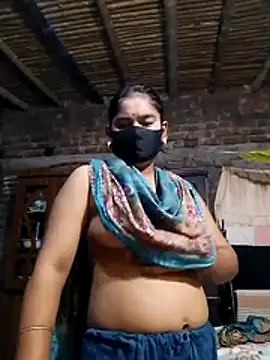 Hot Sweeti online show from August 3, 2026, 9:52 pm