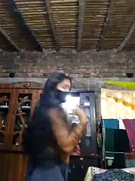 Hot Sweeti online show from May 4, 2026, 9:34 am