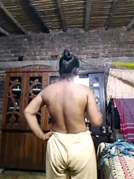 Hot Sweeti online show from April 24, 2026, 7:27 pm