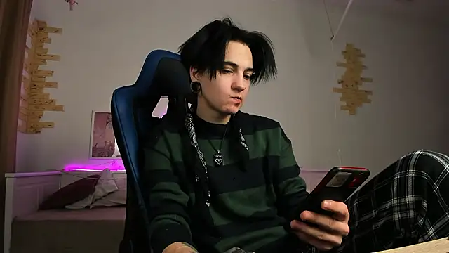 RayTaylorr online show from February 2, 2026, 11:31 am