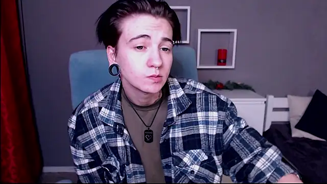 RayTaylorr online show from February 8, 2026, 5:38 am