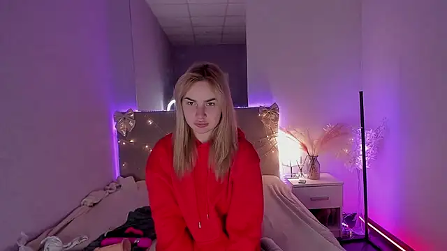 LunaHeadley online show from February 2, 2026, 1:21 pm