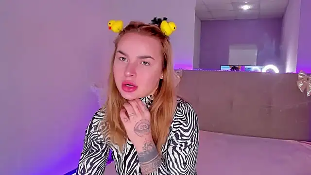 LunaHeadley online show from January 19, 2026, 1:26 pm