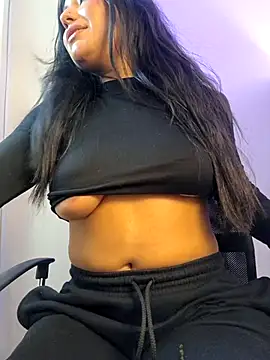 Snapshot of valenlopezz_ chatting on June 2, 2026, 4:23 am valenlopezz online show from June 2, 2026, 4:23 am