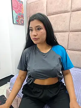 Snapshot of valenlopezz_ chatting on May 8, 2026, 5:22 am valenlopezz online show from May 8, 2026, 5:22 am