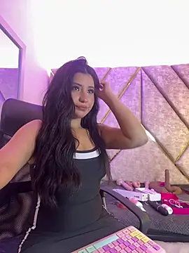 Snapshot of valenlopezz_ chatting on August 1, 2026, 5:49 am valenlopezz online show from August 1, 2026, 5:49 am
