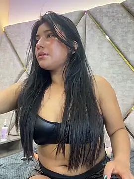 Snapshot of valenlopezz_ chatting on July 5, 2026, 5:09 pm valenlopezz online show from July 5, 2026, 5:09 pm