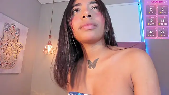 Scarlet Vixen  online show from May 6, 2026, 2:37 am