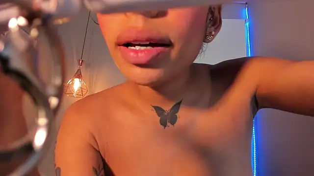 Snapshot of Scarlet_Vixen_ chatting on July 3, 2026, 12:44 pm Scarlet Vixen online show from July 3, 2026, 12:44 pm