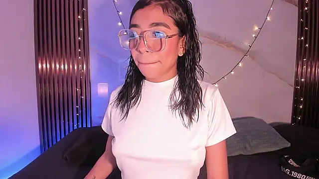 Snapshot of Scarlet_Vixen_ chatting on August 7, 2026, 12:22 pm Scarlet Vixen online show from August 7, 2026, 12:22 pm
