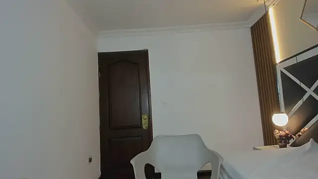 Snapshot of Ambarross_ chatting on February 13, 2026, 1:55 pm Ambarross online show from February 13, 2026, 1:55 pm