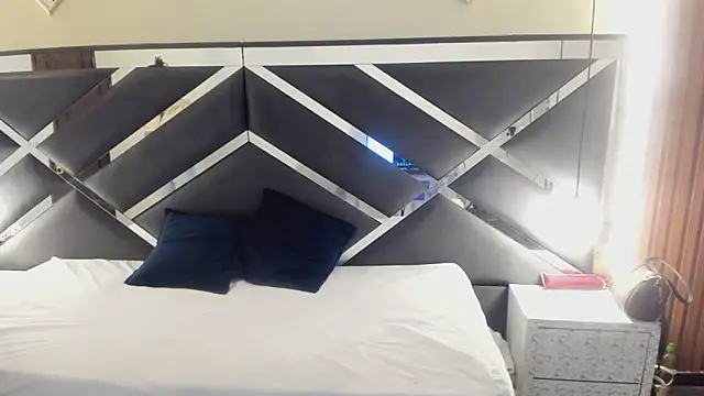 Snapshot of Ambarross_ chatting on March 10, 2026, 12:42 pm Ambarross online show from March 10, 2026, 12:42 pm