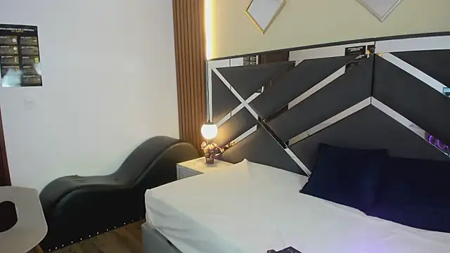 Snapshot of Ambarross_ chatting on March 14, 2026, 1:17 pm Ambarross online show from March 14, 2026, 1:17 pm