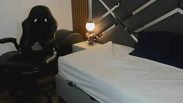 Snapshot of Ambarross_ chatting on March 19, 2026, 1:00 pm Ambarross online show from March 19, 2026, 1:00 pm