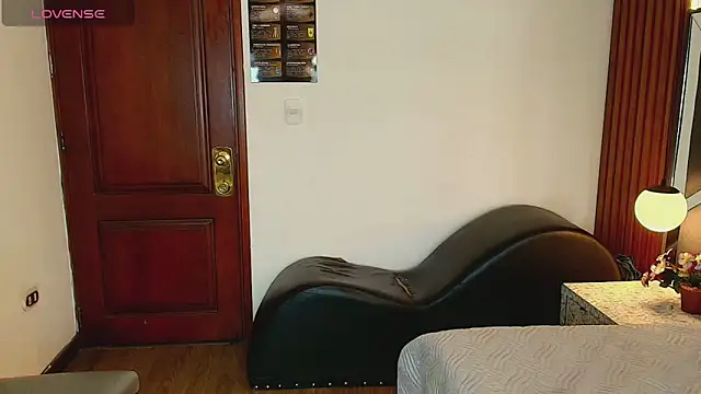 Snapshot of Ambarross_ chatting on June 9, 2026, 2:07 pm Ambarross online show from June 9, 2026, 2:07 pm