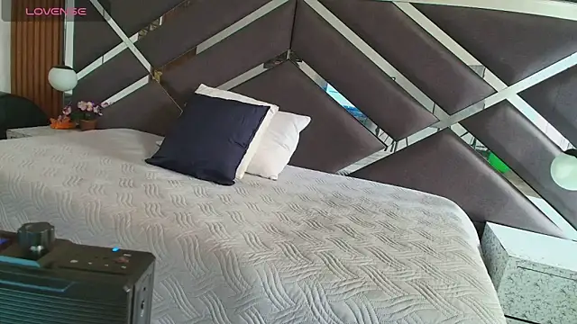 Snapshot of Ambarross_ chatting on June 12, 2026, 1:42 pm Ambarross online show from June 12, 2026, 1:42 pm