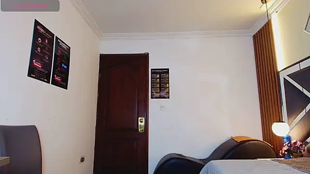 Snapshot of Ambarross_ chatting on July 4, 2026, 1:37 pm Ambarross online show from July 4, 2026, 1:37 pm