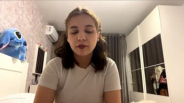 Lunavirexiall online show from February 2, 2026, 5:45 pm