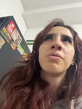 Snapshot of elodie_rouge chatting on June 10, 2026, 11:33 am elodie rouge online show from June 10, 2026, 11:33 am