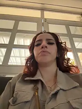 Snapshot of elodie_rouge chatting on June 19, 2026, 12:33 pm elodie rouge online show from June 19, 2026, 12:33 pm