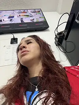 Snapshot of elodie_rouge chatting on June 12, 2026, 12:03 pm elodie rouge online show from June 12, 2026, 12:03 pm